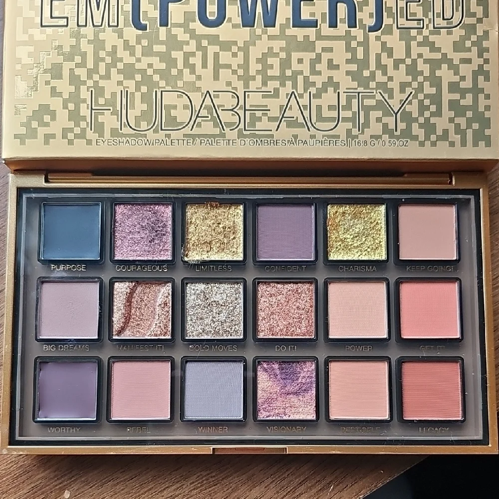 NIB HUDA BEAUTY EM(POWER)ED Eyeshadow Palette - Gold & Browns